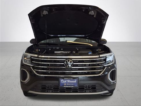 Used 2025 Volkswagen Atlas SE FWD image 4