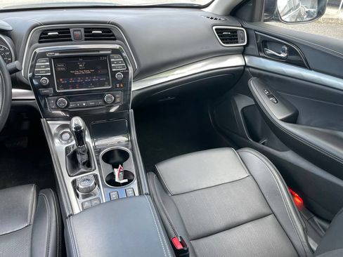 Used 2019 Nissan Maxima 3.5 SV w/ Floor Mat Group FWD image 9