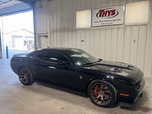 Used 2018 Dodge Challenger SRT Hellcat RWD image 2