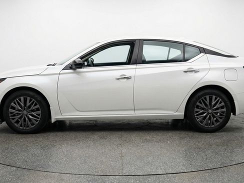 Used 2025 Nissan Altima 2.5 SV image 5