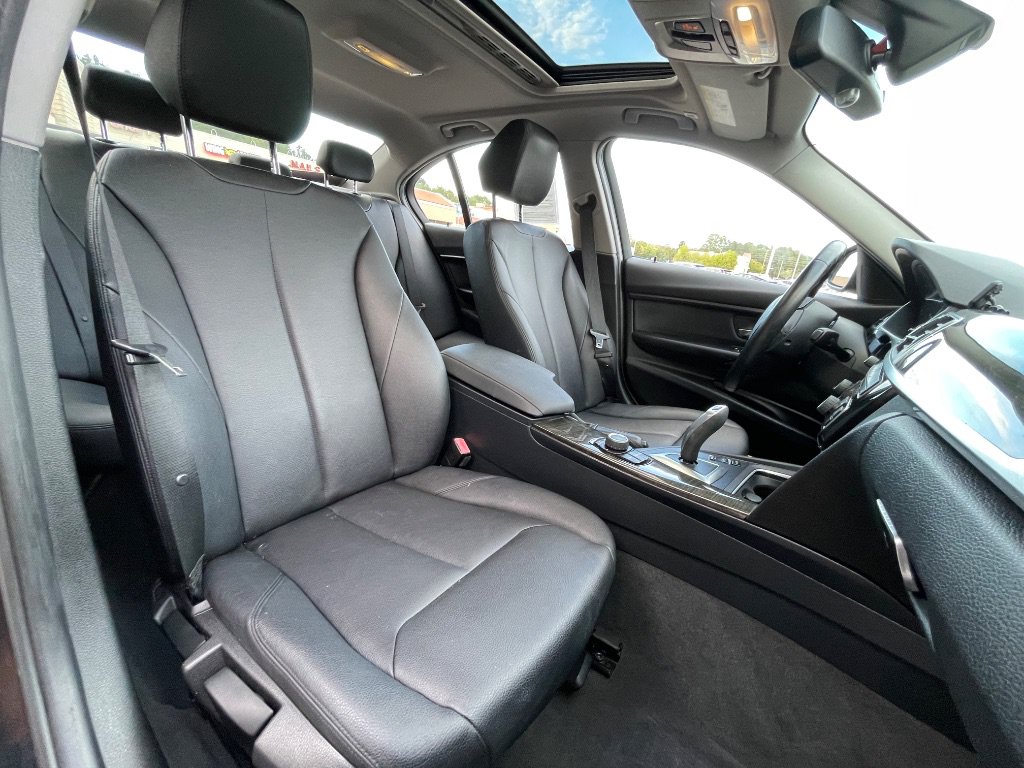 Used 2016 BMW 320i Sedan RWD image 24