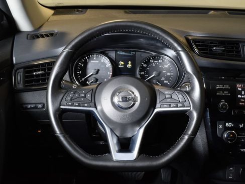 Used 2017 Nissan Rogue SV AWD/4WD image 18