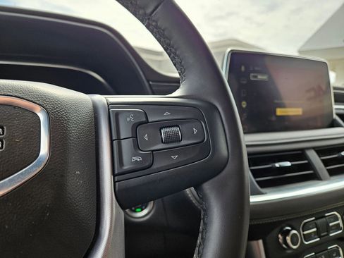 Used 2024 GMC Yukon SLT w/ SLT Luxury Package image 13