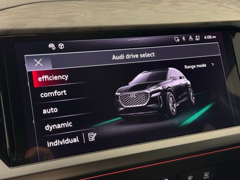 Used 2024 Audi Q4 e-tron Prestige image 35