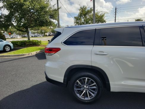 Used 2018 Toyota Highlander XLE FWD image 6