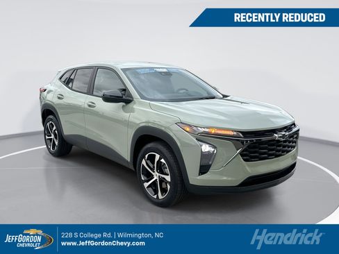 Certified 2024 Chevrolet Trax RS w/ Driver Confidence Package image 1