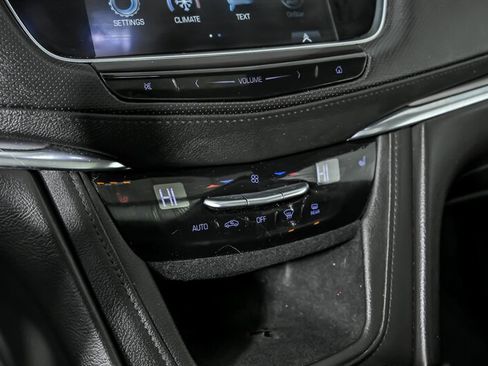 Used 2018 Cadillac XT5 Luxury image 32