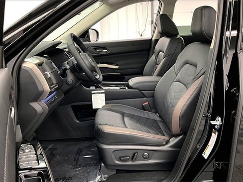 New 2025 Nissan Pathfinder Platinum w/ Lighting Package (N93) image 9