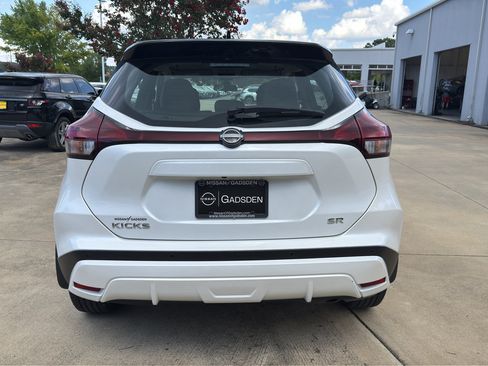 Certified 2024 Nissan Kicks SR w/ SR Premium Package FWD image 4