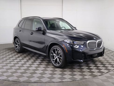 Used 2026 BMW X5 xDrive50e w/ M Sport Package image 4