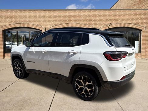 Used 2025 Jeep Compass Limited AWD/4WD image 5