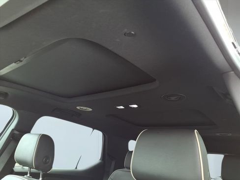 Used 2023 Chevrolet Traverse Premier image 16