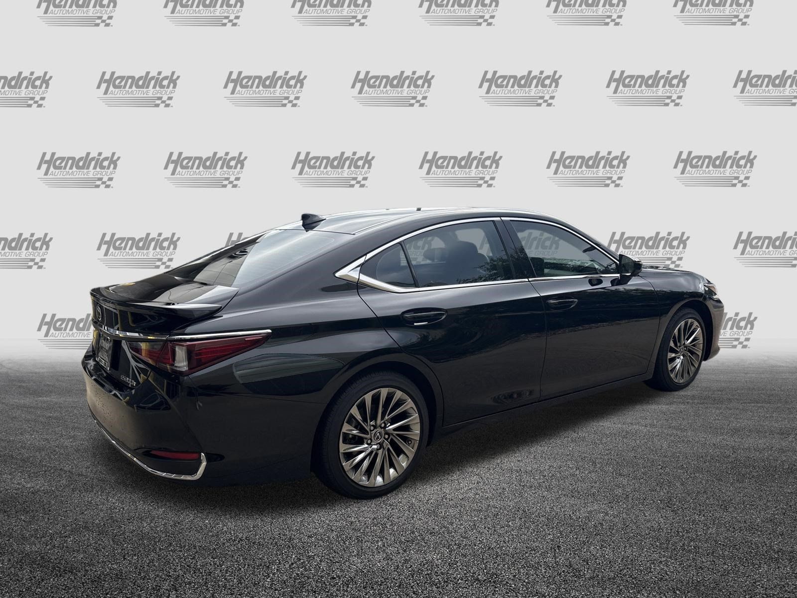 Used 2025 Lexus ES 300h w/ Luxury Package FWD image 10