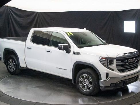 Used 2024 GMC Sierra 1500 SLT image 2