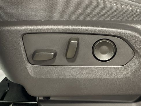 Used 2024 GMC Sierra 1500 SLE image 10