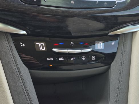 Used 2021 Cadillac XT6 Premium Luxury FWD image 34