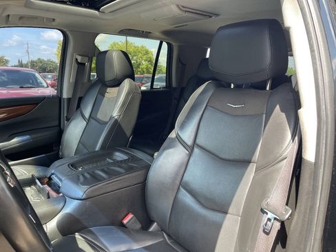 Used 2015 Cadillac Escalade Luxury AWD/4WD image 18