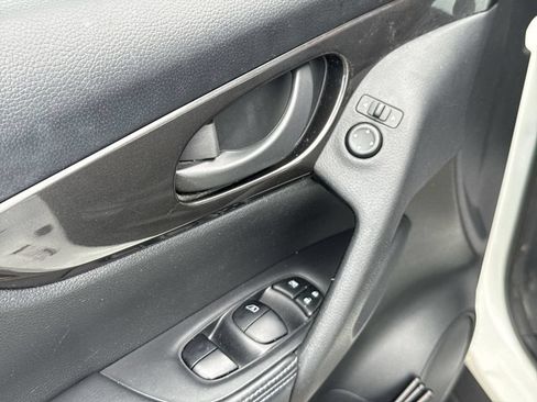 Used 2019 Nissan Rogue S FWD image 20
