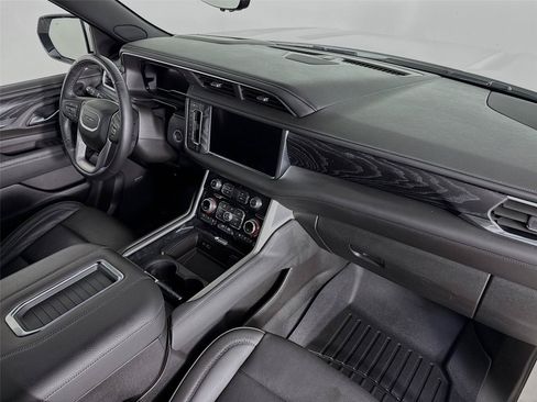 Used 2024 GMC Yukon Denali w/ Advanced Technology Package AWD/4WD image 34