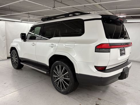 Used 2024 Lexus GX 550 w/ Accessory Package (2T) AWD/4WD image 3