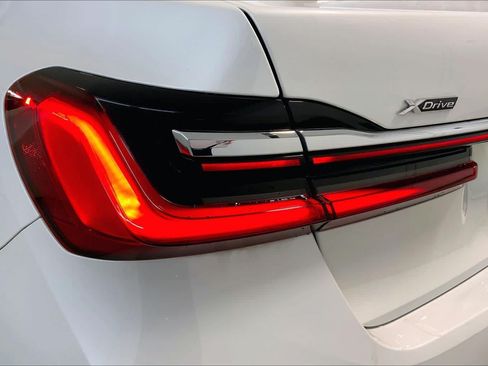Used 2022 BMW 750i xDrive w/ Luxury Rear Seating Package AWD/4WD image 28