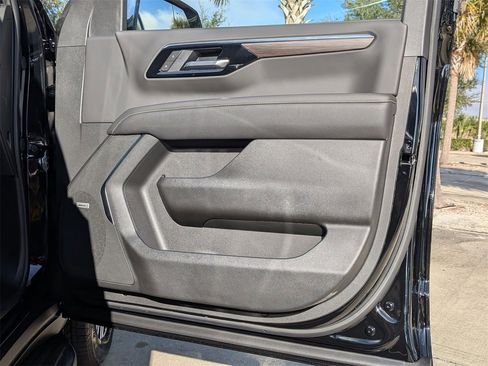 New 2026 Chevrolet Suburban Premier image 19