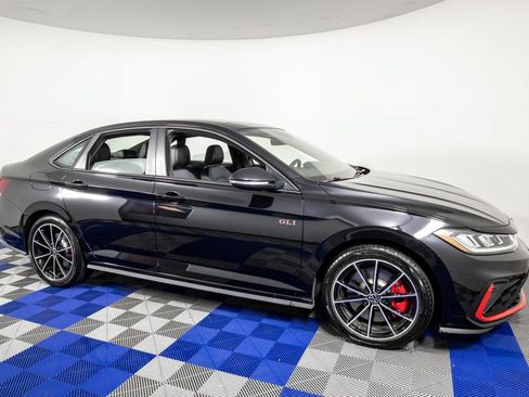 Used 2025 Volkswagen Jetta GLI Autobahn FWD image 4