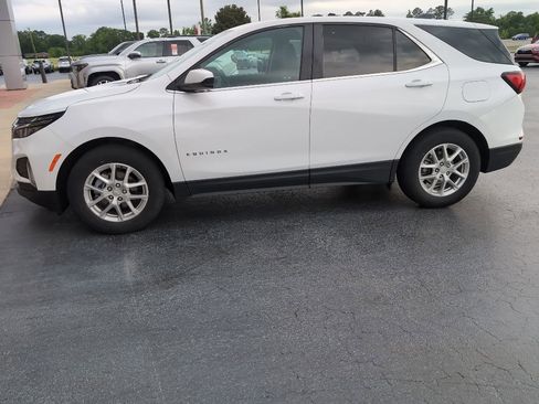 Used 2024 Chevrolet Equinox LT FWD image 2