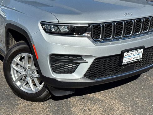 New 2025 Jeep Grand Cherokee Laredo image 6