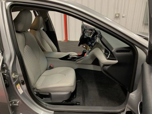 Used 2019 Toyota Camry SE w/ Carpet Mat Package image 44
