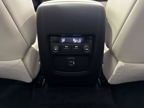 Used 2022 Buick Enclave Essence w/ Experience Buick Package AWD/4WD image 17