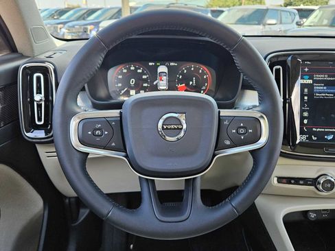 Used 2021 Volvo XC40 T5 Momentum w/ Protection Package Premier image 25