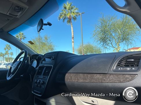 Used 2017 Dodge Grand Caravan SE image 8