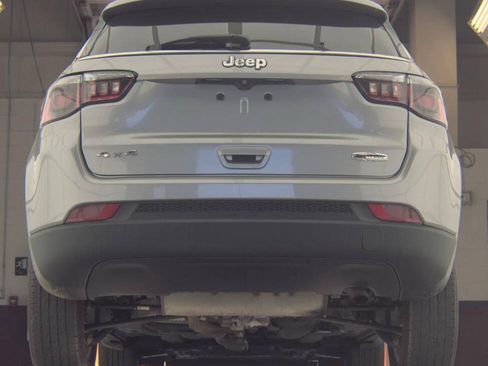 Used 2018 Jeep Compass Latitude w/ Popular Equipment Group AWD/4WD image 8