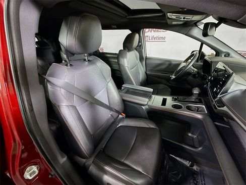 Certified 2022 Toyota Sienna XSE image 36