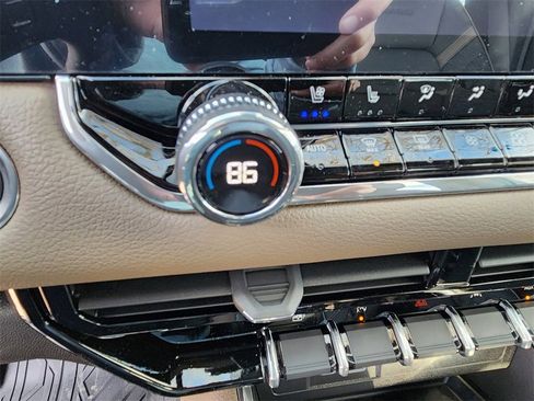 New 2026 GMC Canyon Denali image 15