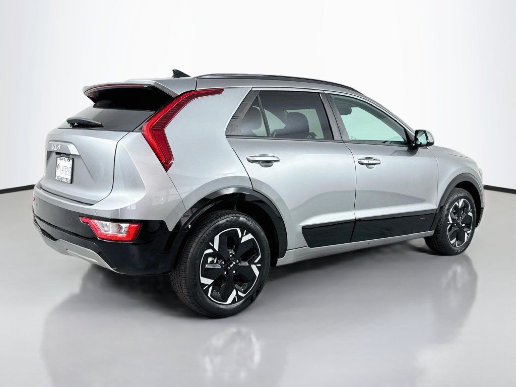 Used 2024 Kia Niro Wind w/ Wind Preserve Package FWD image 7