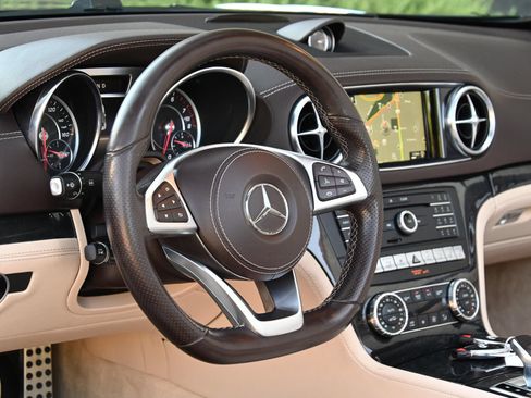 Used 2018 Mercedes-Benz SL 550 image 26
