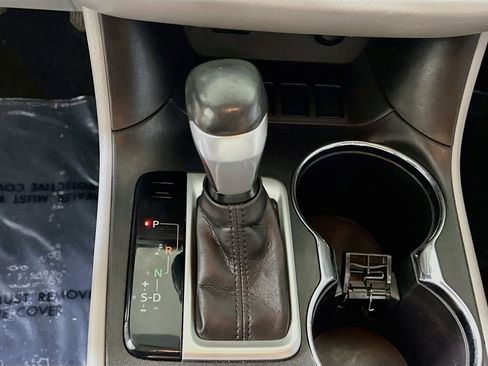 Used 2016 Toyota Highlander Plus FWD image 23