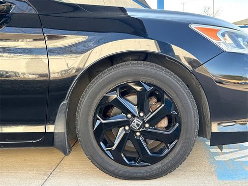 Used 2017 Honda Accord EX image 6