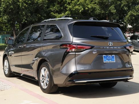 Used 2024 Toyota Sienna Limited AWD/4WD image 6
