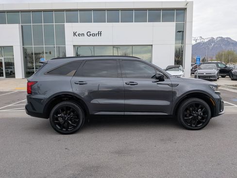 Used 2023 Kia Sorento SX image 2