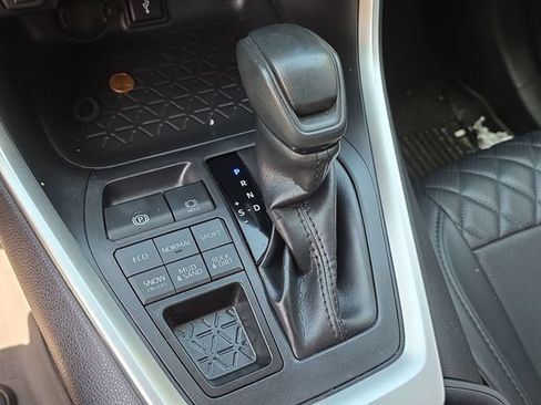 Used 2020 Toyota RAV4 LE w/ All Weather Liner Package AWD/4WD image 20