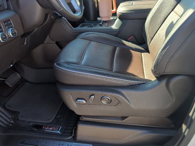 Used 2025 GMC Sierra 2500 Denali w/ Denali Reserve Package AWD/4WD image 17