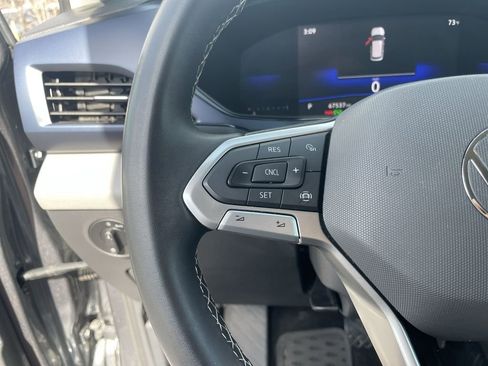 Certified 2022 Volkswagen Taos SE image 15