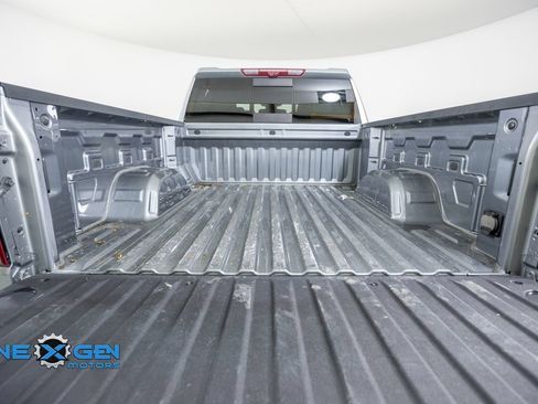 Used 2025 Chevrolet Silverado 1500 High Country w/ Technology Package AWD/4WD image 35