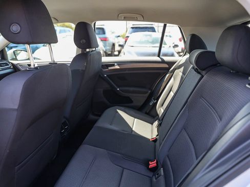 Used 2019 Volkswagen e-Golf SE w/ Driver Assistance Package FWD image 17
