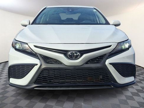 Used 2023 Toyota Camry SE image 2