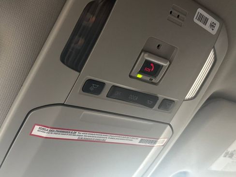 Used 2022 Toyota Highlander LE image 32