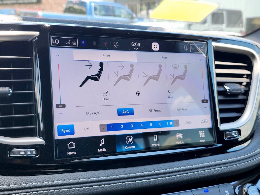 New 2027 Chrysler Pacifica Select AWD/4WD image 24